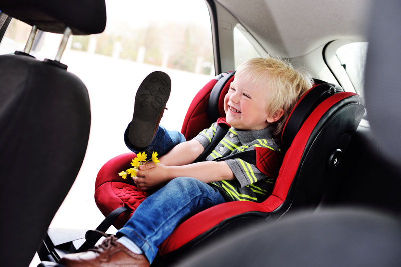 Cómo colocar una sillita de niño en el coche?