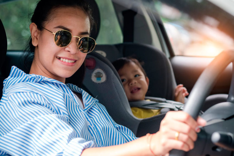 ¿Comó instalar la silla de autos para bebés?